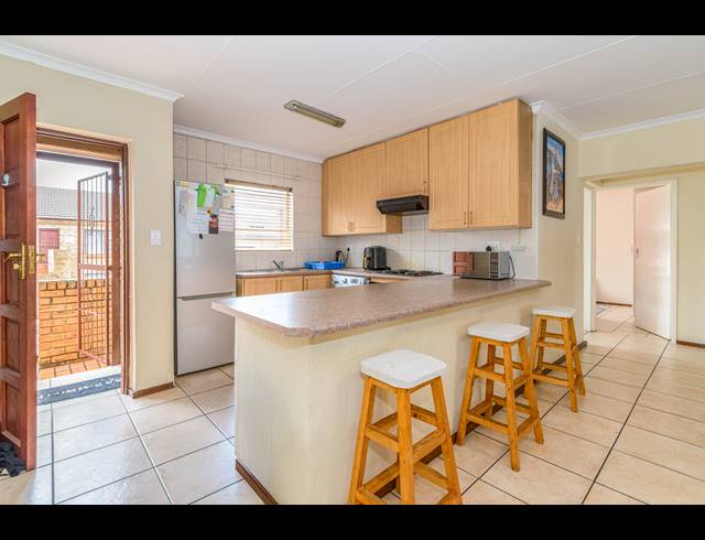 2 BEDROOM APARTMENT FOR SALE IN FERNDALE